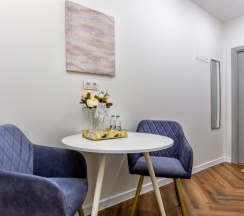 Светлый двухместный номер с удобствами в центре Санкт-Петербурга в Адриан