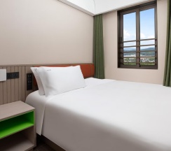 Люкс с 3 комнатами в Holiday Inn Resort Sanya Bay by IHG