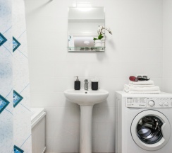 Четырёхместные апартаменты с 2 комнатами с балконом в Good House