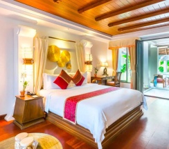 Двухместный люкс Grand с видом на бассейн двуспальная кровать в Muang Samui Spa Resort