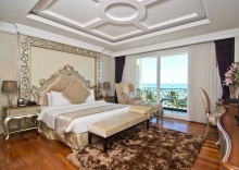 Номер Deluxe beachfront в LK The Empress Pattaya