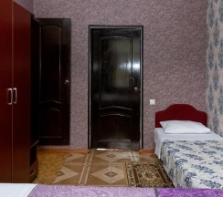 Комната стандарт с 1 односпальной и 1 двуспальной кроватью в Якорь