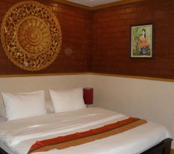 Люкс с балконом и с красивым видом из окна в Irawadee Resort