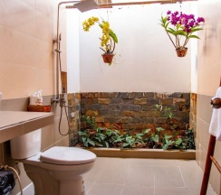 Двухместное бунгало Superior с видом на сад двуспальная кровать в La Casa Resort