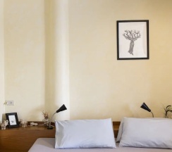 Двухместный номер Deluxe с балконом (двуспальная кровать) в Home16 Hostel 16