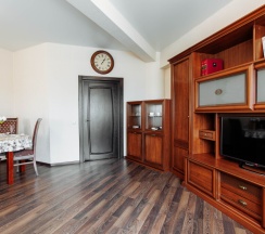 Люкс с 2 комнатами с красивым видом из окна в Дом Москвы