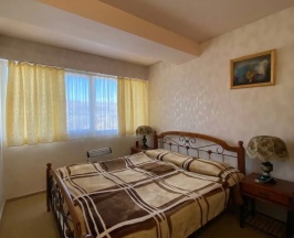 Четырёхместный семейный номер Comfort с балконом и с видом на город в Дом Писателей Цахкадзора