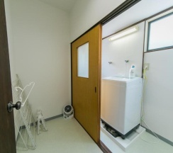 Коттедж с 5 комнатами в Nao's House USJ