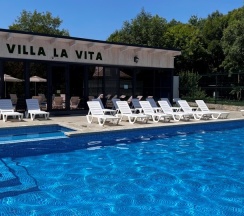 Домик в лесу в Villa la vita