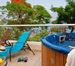 Люкс Jacuzzi Royal с балконом в Hotel Aria