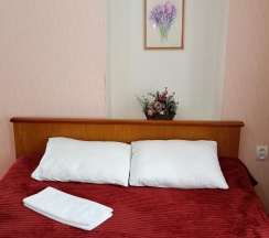 1-комнатные апартаменты стандарт с 2 односпальными и 1 двуспальной кроватью в Гостевой дом