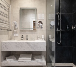 Стандартный номер с видом на город, террасой и двумя отдельными кроватями в Королева Луиза