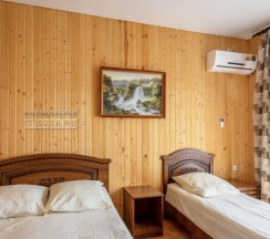 Трёхместный номер Superior с балконом в Mari