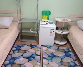 Номер с видом на озеро с двумя раздельными кроватями душ и туалет на два номера. в Аршан