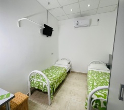 Двухместный номер с раздельными кроватями без окна в Sunny Sochi Hostel