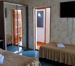 Четырехместный номер с балконом в Десятка