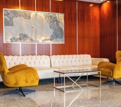 Двухместный номер Standard с балконом и с видом на море двуспальная кровать в Point Beach Hotel