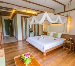 Двухместный номер Deluxe с видом на бассейн двуспальная кровать в Отель Metadee Concept Hotel