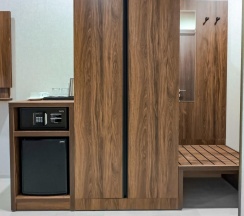 Комната улучшенная с 1 односпальной и 1 двуспальной кроватью в Дворец Солнца