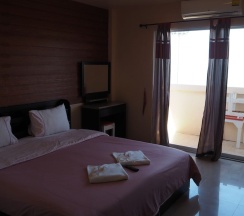 Номер Superior с балконом и с видом на море в Wilai Guesthouse