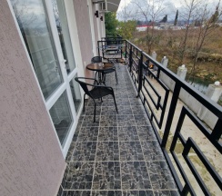 Четырёхместный номер Superior с балконом в Премьер-Сухум