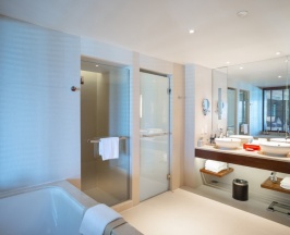 Двухместный люкс oceanfront двуспальная кровать в Отель SAii Laguna Phuket