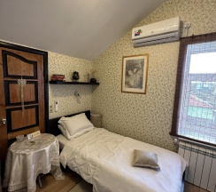 Комната эконом с 1 односпальной кроватью (мансарда) в Ksanta's House (Ксанта Хаус)