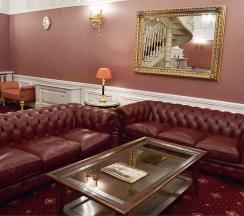 Двухэтажный номер в Taleon Imperial Hotel