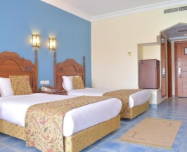 Двухместный номер Standard с видом на бассейн двуспальная кровать в Jasmine Palace Resort & Spa