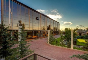 Отель Karagat Hotel в Караколе