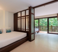 Четырёхместный номер Deluxe с балконом и с видом на сад 2 отдельные кровати в Arinara Beach Resort Phuket