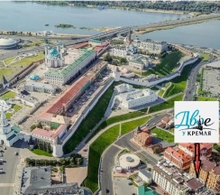 Двое у Кремля с видом на Кремль в АпартКазан у Кремля