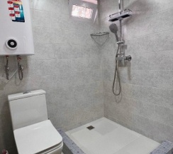 Двухместный коттедж с красивым видом из окна двуспальная кровать в Elki Domiki