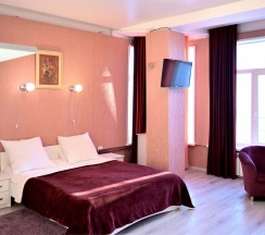 №9. Семейный номер с двуспальной кроватью, диваном и видом на Байкал в Прибой