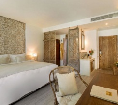 Двухместный номер Tropical Garden двуспальная кровать в Eden Beach Khaolak Resort and Spa A Lopesan Collection Hotel