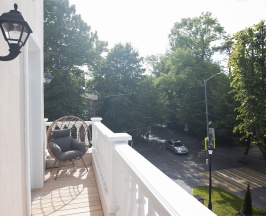 Люкс с видом на парк и балконом в Королева Луиза