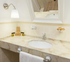 Номер люкс премиум в Аверон