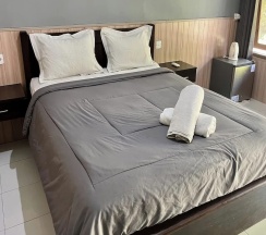 Двухместный номер Standard с балконом и с видом на сад двуспальная кровать в Mai Guesthouse Sanur