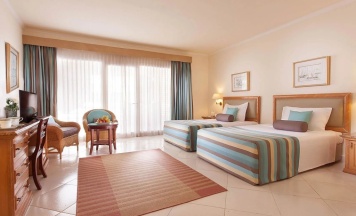 Двухместный номер Deluxe с видом на сад двуспальная кровать в Pickalbatros Golf Beach Resort