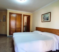 Двухместный номер Standard двуспальная кровать в Hotel Monasterio Granada - Adults Only