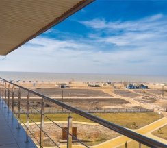 Двухуровневый семейный номер с балконом на 3-4 гостей и видом на море (корпус Б) в Оптимист