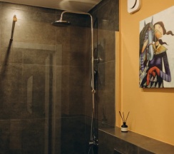 Двухместный номер Superior с балконом и с красивым видом из окна двуспальная кровать в Саянский Марал Аршан