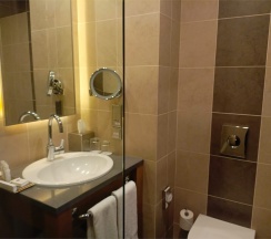 НОМЕР КАТЕГОРИИ DELUXE С БОЛЬШОЙ КРОВАТЬЮ (KING SIZE) в Doubletree by Hilton Tyumen