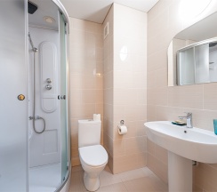 Полулюкс на троих-четверых гостей с балконом и видом во двор (в корпусе Б) в Оптимист