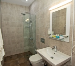 Семейный номер Standard с балконом и с видом на море в Отель Sky Inn Batumi