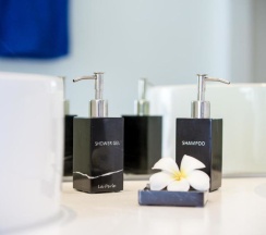 Семейный номер Standard с видом на сад в La Perle Luxury Boutique Hotel