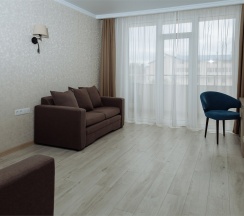 FAMILY JUNIOR SUITE PLUS с боковым видом на море в Эмеральдика