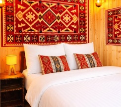 Трехкомнатный улучшенный стандарт с видом на горы | без балкона | 2 этаж в Hayat Haus