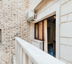 Семейный номер с балконом в Dvin