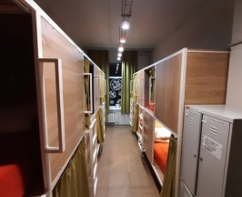 Одноместная капсула в 10-местном общем женском номере в Bird house Hostel
